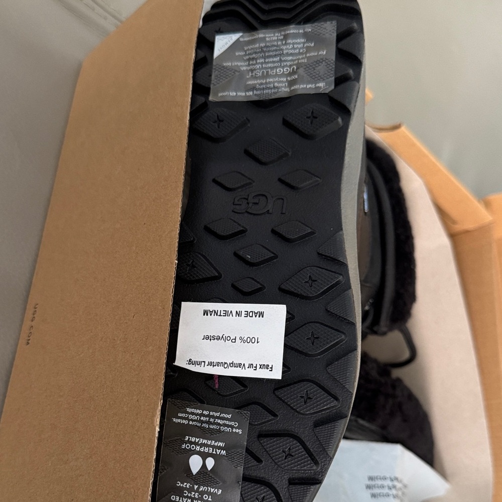 UGG Black Adirondack Winter Boot III - Brand New - Picture 8 of 8